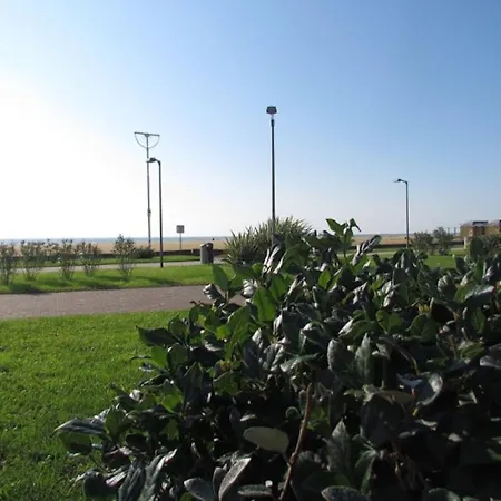 Apartamento Comfy Seafront Apartment-beahost