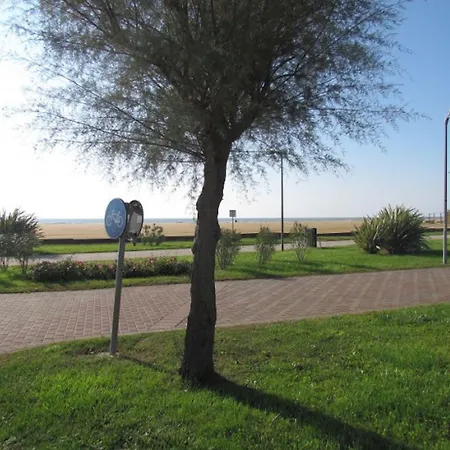 Comfy Seafront Apartment-beahost Bibione