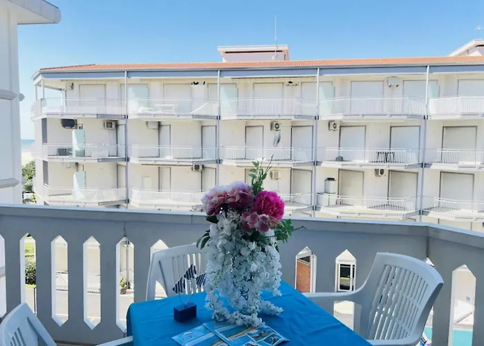 Comfy Seafront Apartment-beahost *