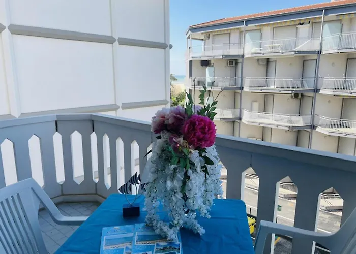 Comfy Seafront Apartment-beahost Бибионе